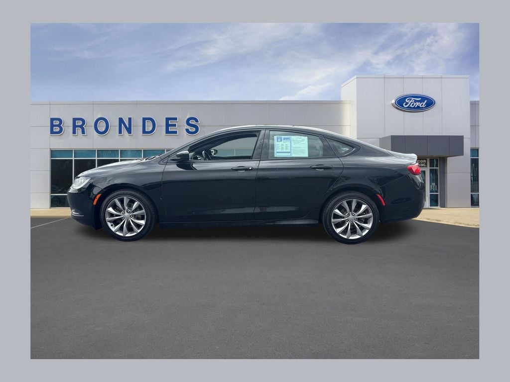 2016 Chrysler 200 S's photo