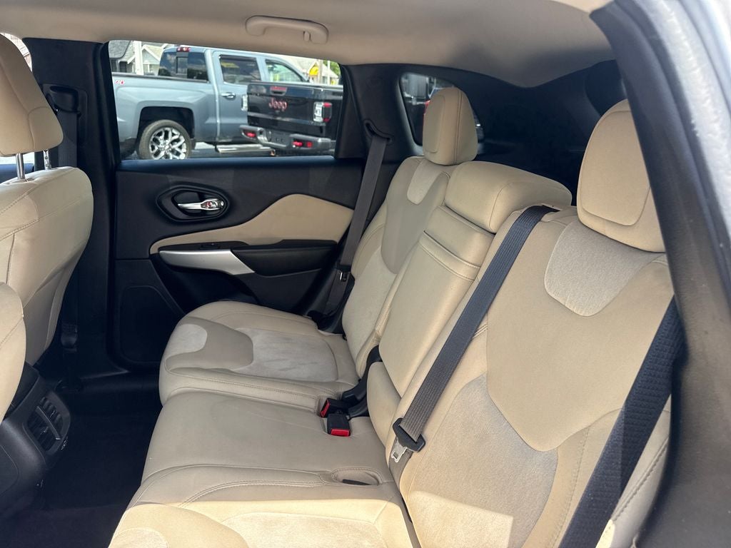 2017 Jeep Cherokee Sport