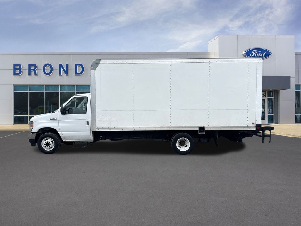 2022 Ford E-450SD Base