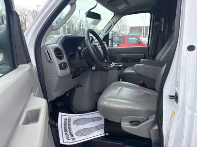 2022 Ford E-450SD Base