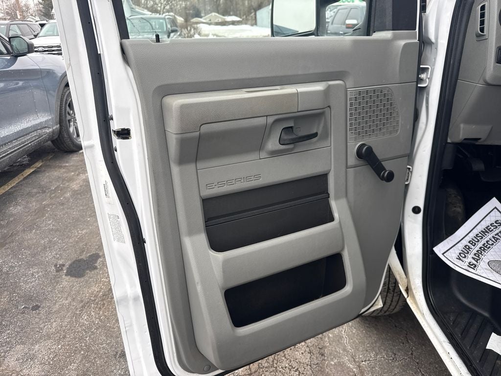 2022 Ford E-450SD Base