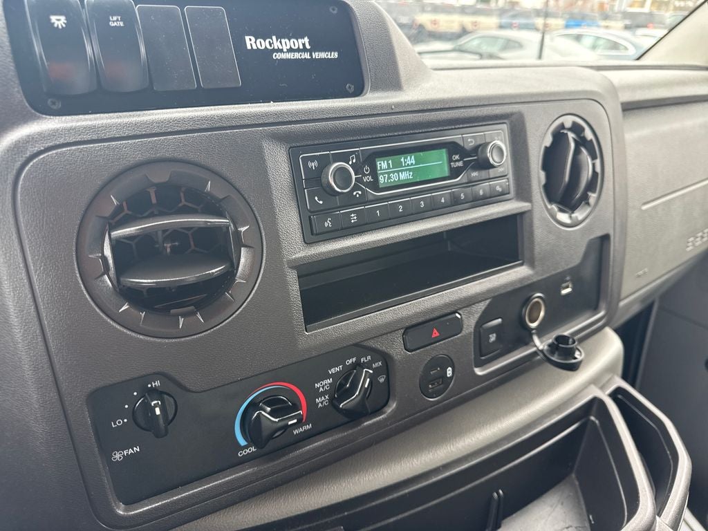 2022 Ford E-450SD Base