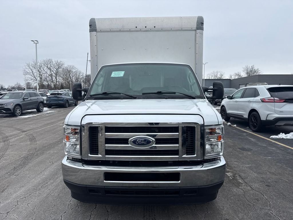 2022 Ford E-450SD Base