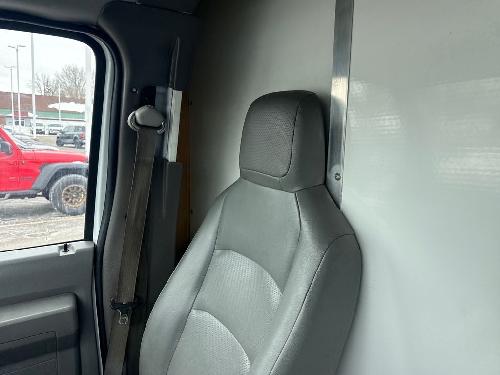 2022 Ford E-450SD Base