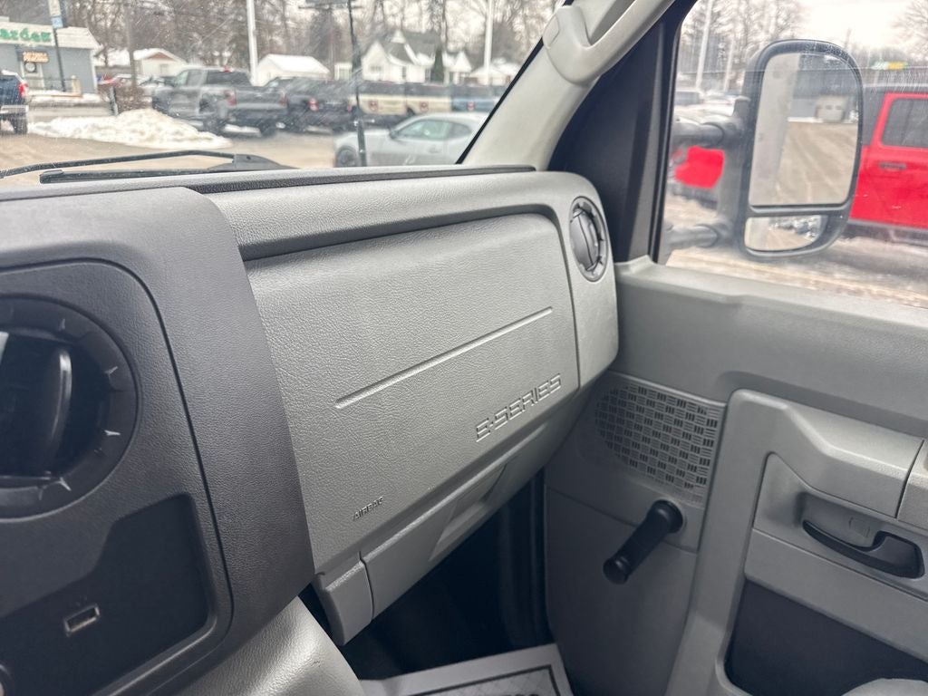 2022 Ford E-450SD Base