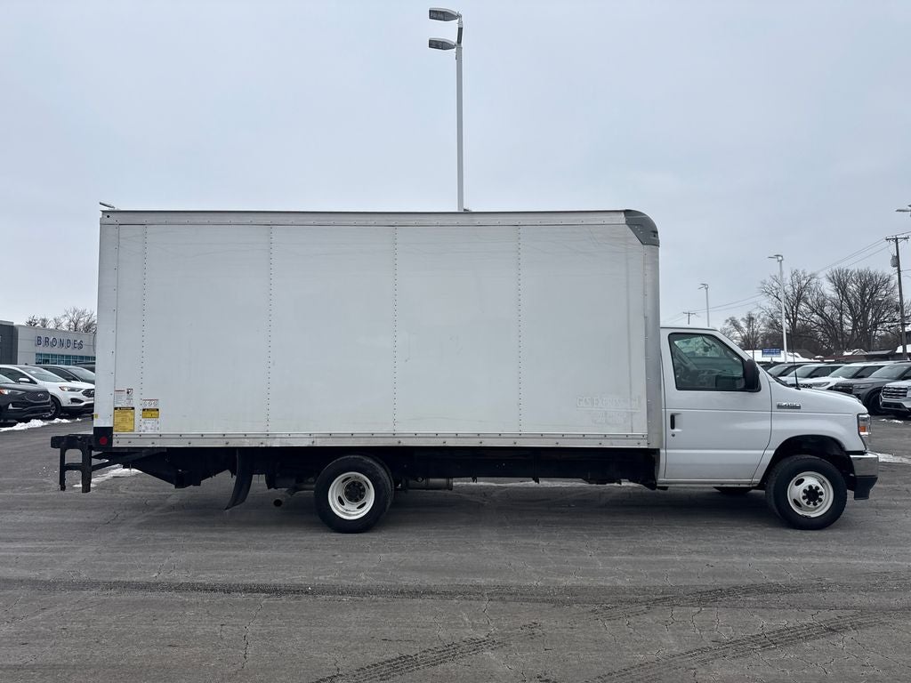 2022 Ford E-450SD Base