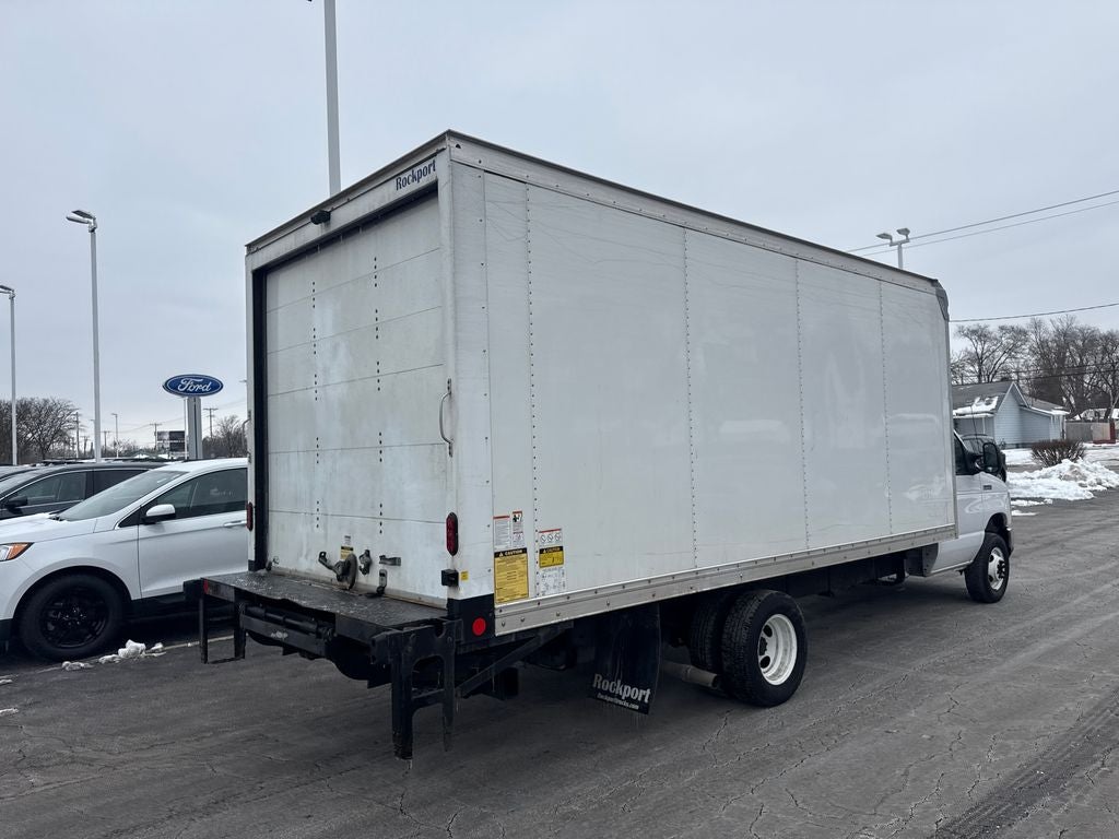 2022 Ford E-450SD Base