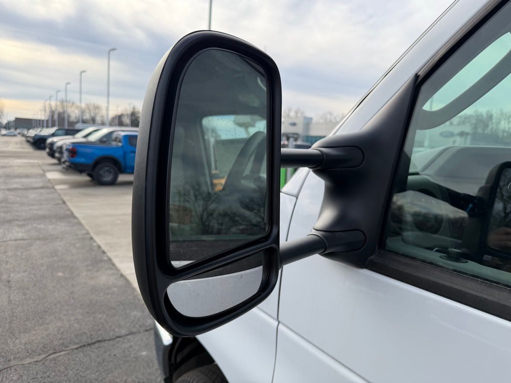 2026 Ford E-450SD Base DRW