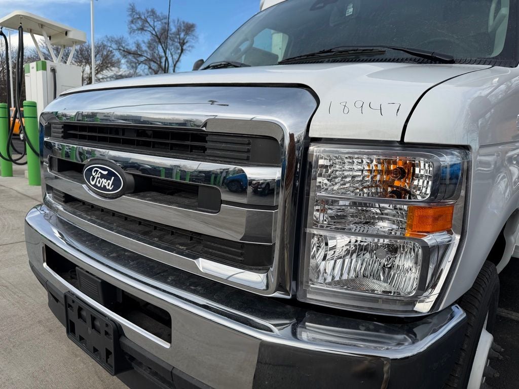2026 Ford E-450SD Base DRW