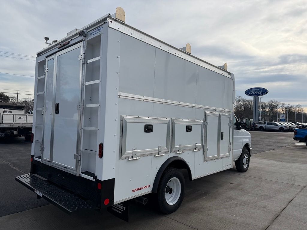 2026 Ford E-450SD Base DRW