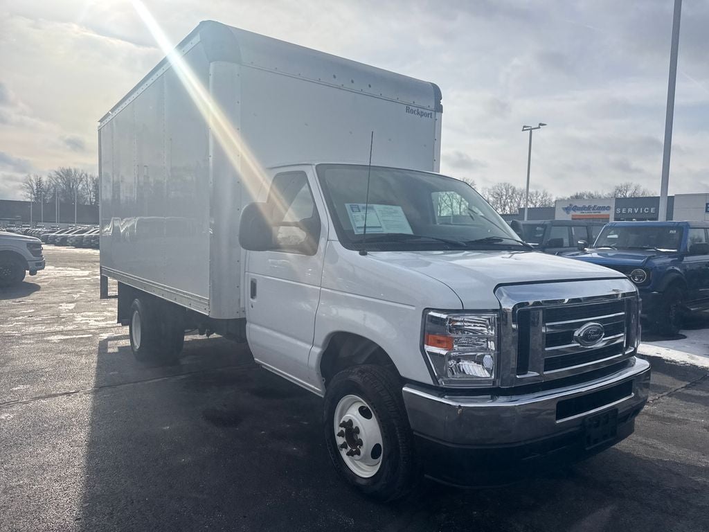 2024 Ford E-450SD Base