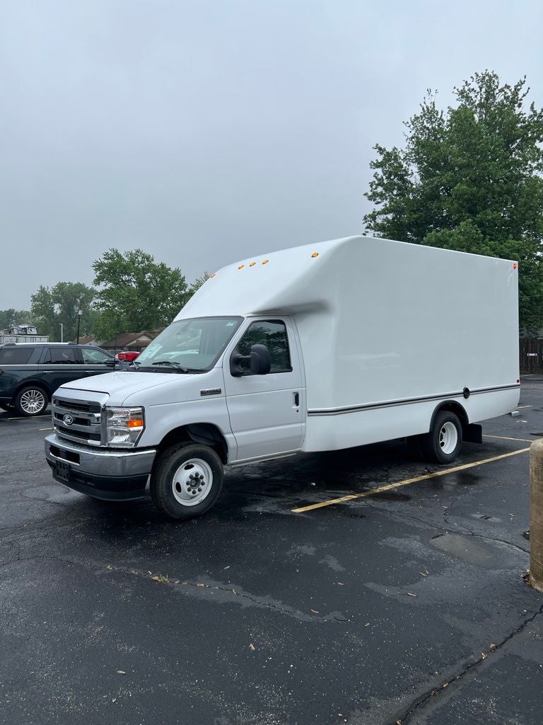 2026 Ford E-450SD Base