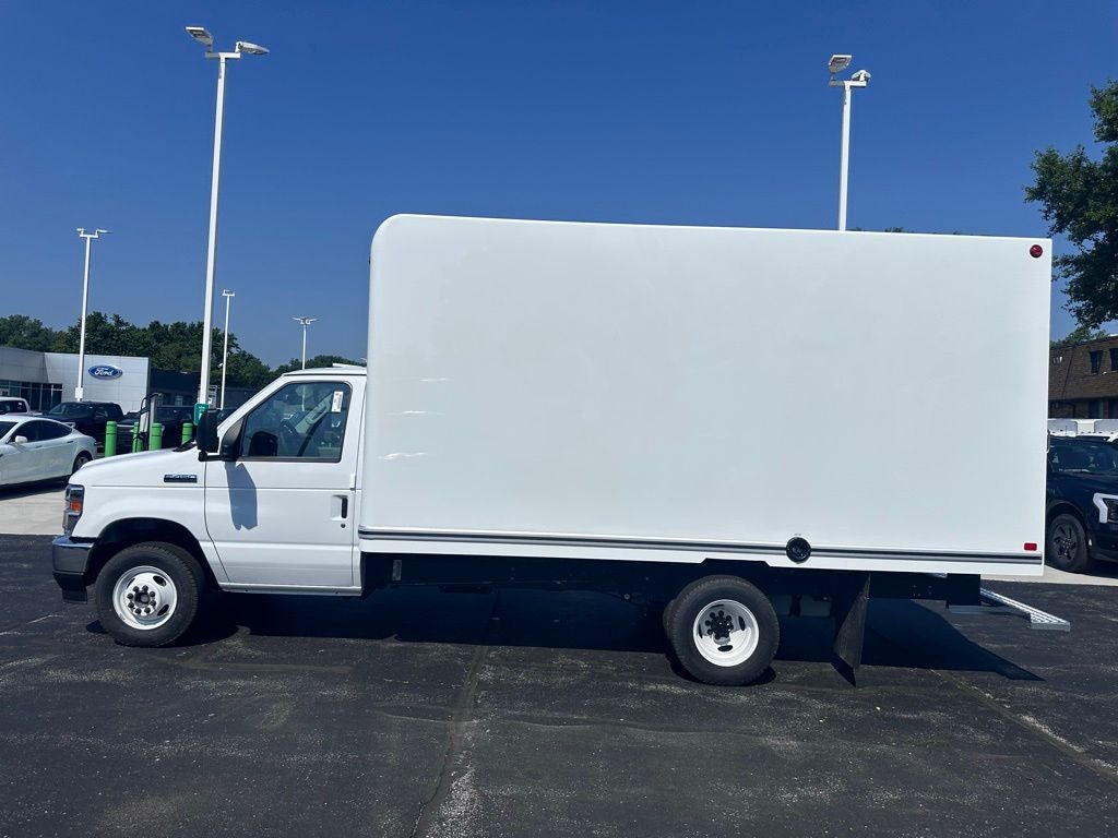 2026 Ford E-450SD Base