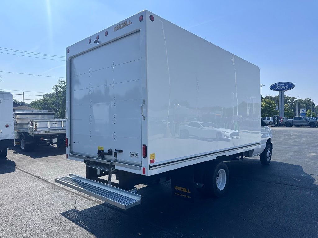 2026 Ford E-450SD Base