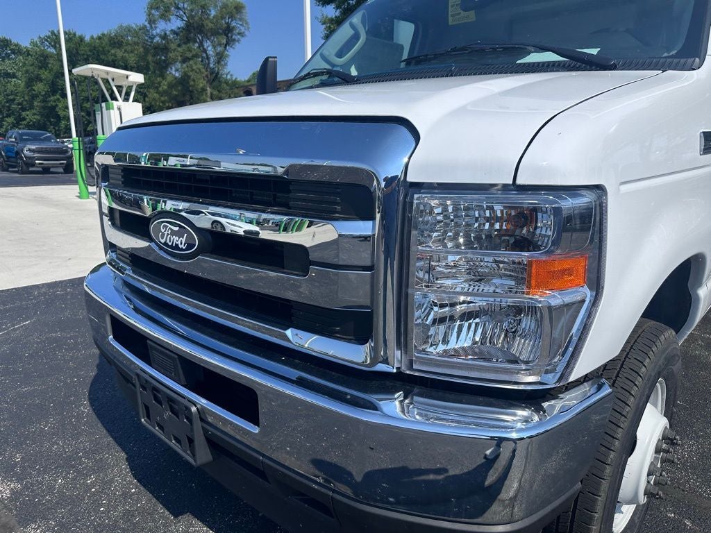 2026 Ford E-450SD Base
