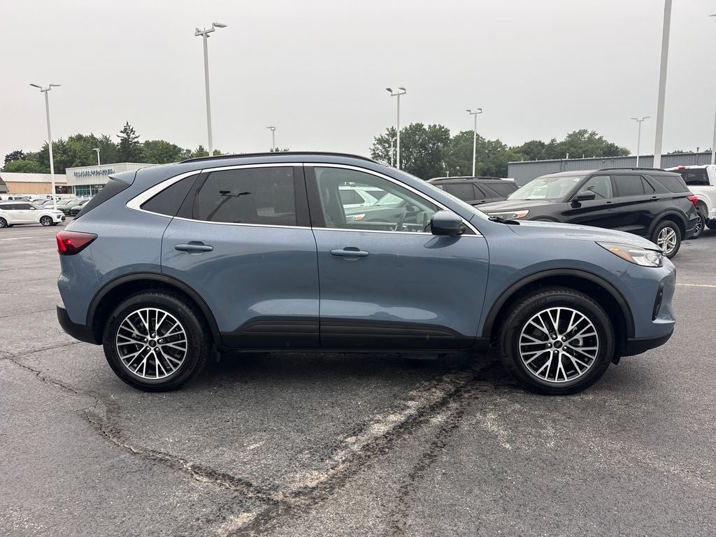 2025 Ford Escape Plug-In Hybrid Base