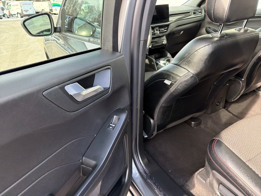 2025 Ford Escape Hybrid ST-Line