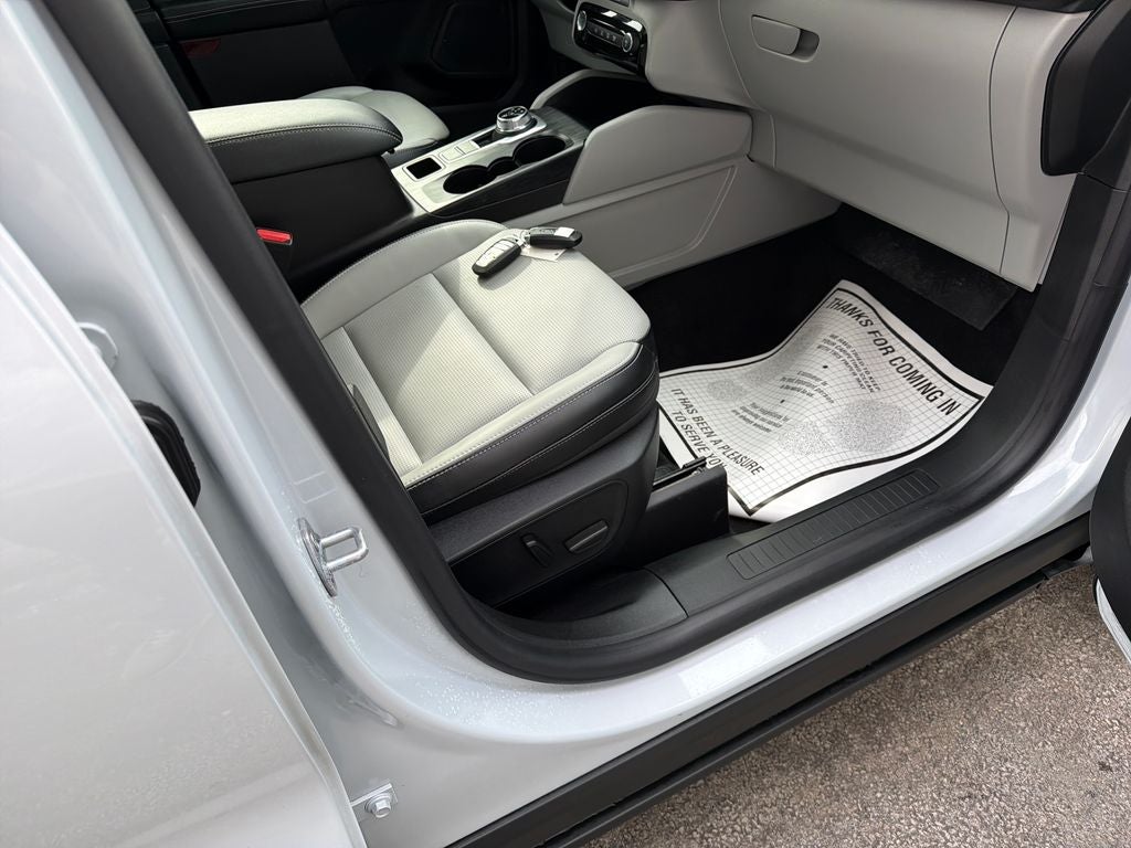 2025 Ford Escape Hybrid Platinum