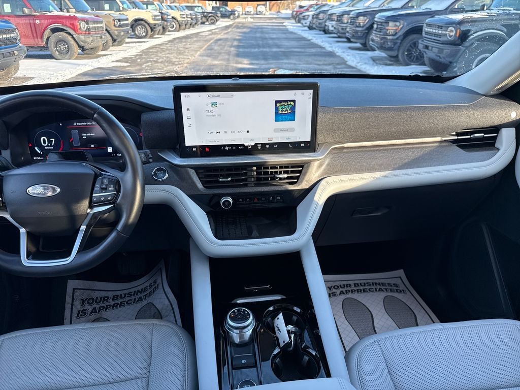 2025 Ford Explorer Platinum