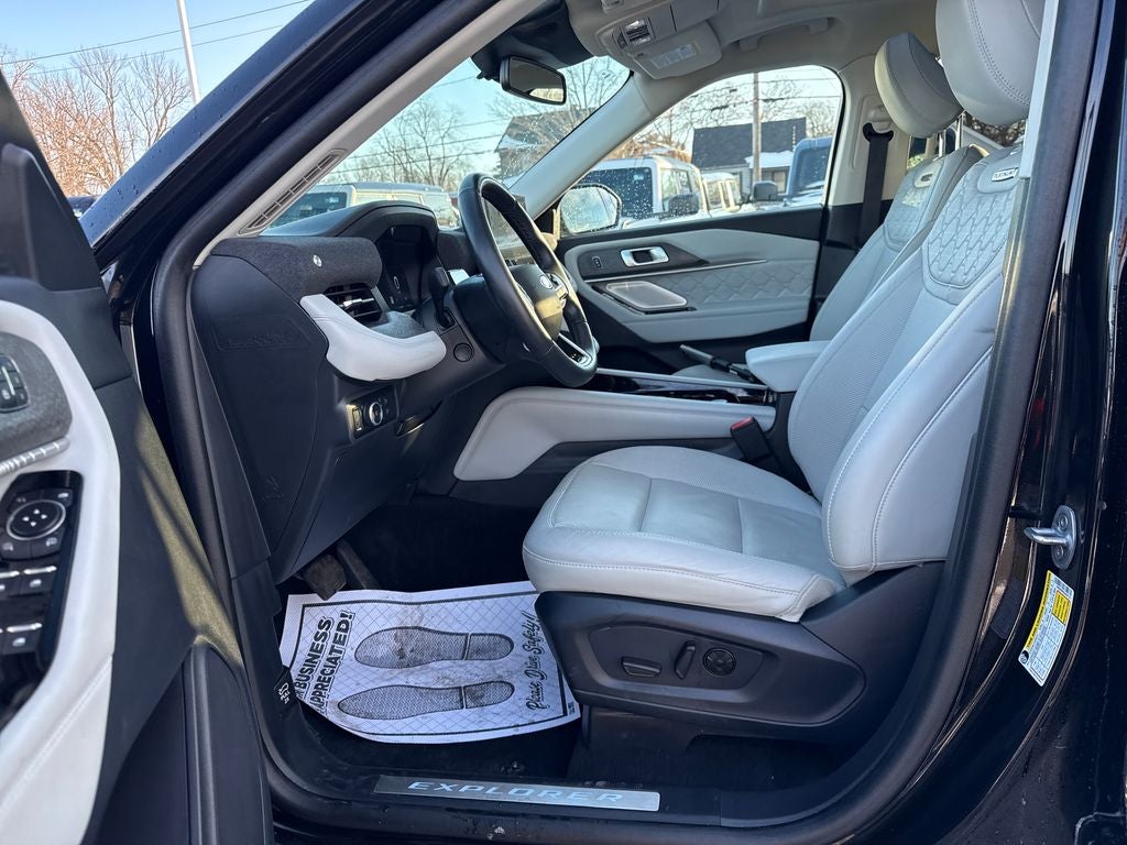 2025 Ford Explorer Platinum