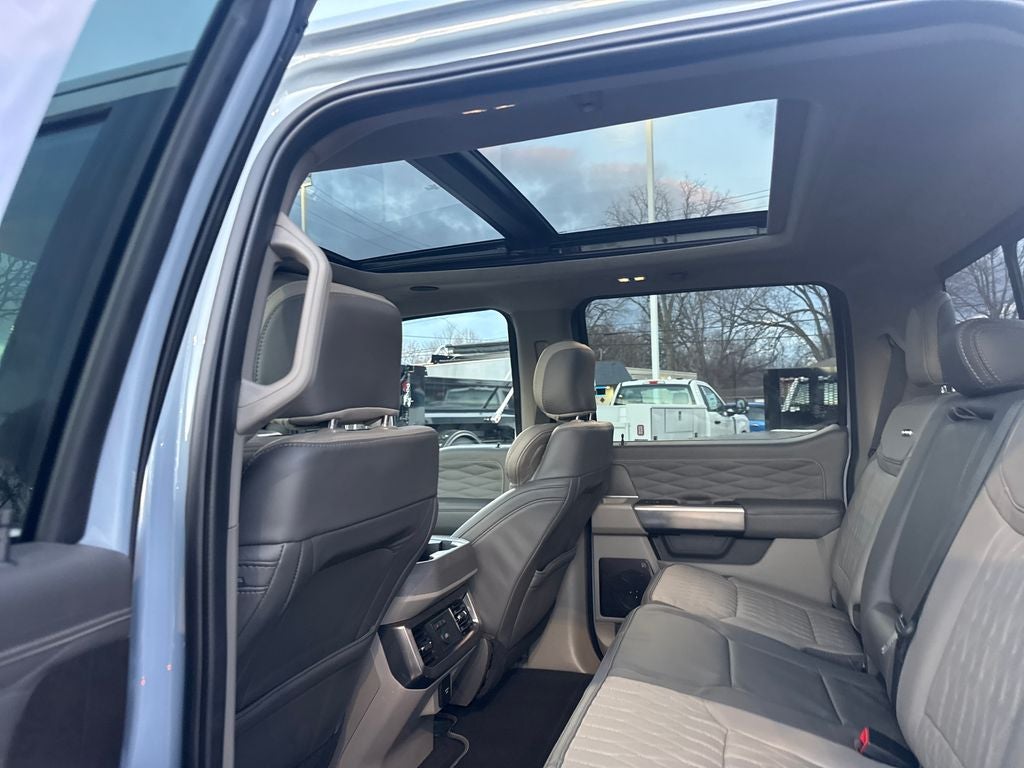 2025 Ford F-350SD Platinum DRW