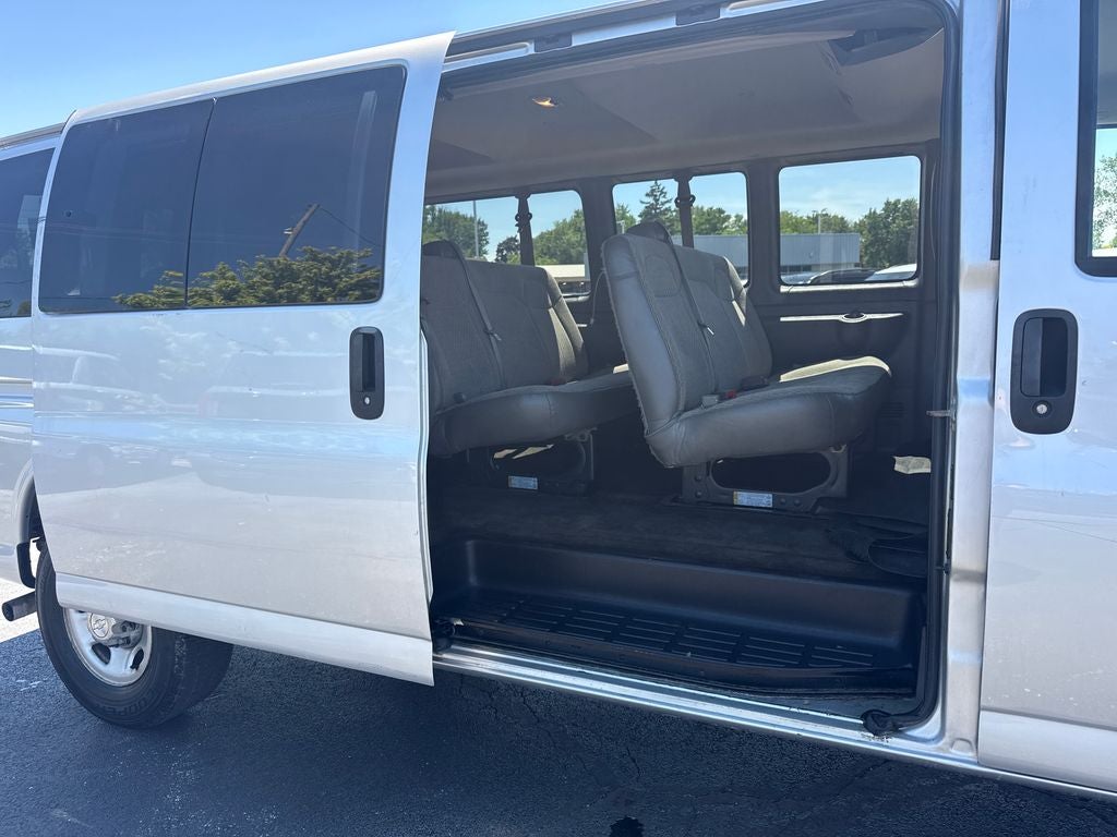 2018 Chevrolet Express 3500 LT Passenger