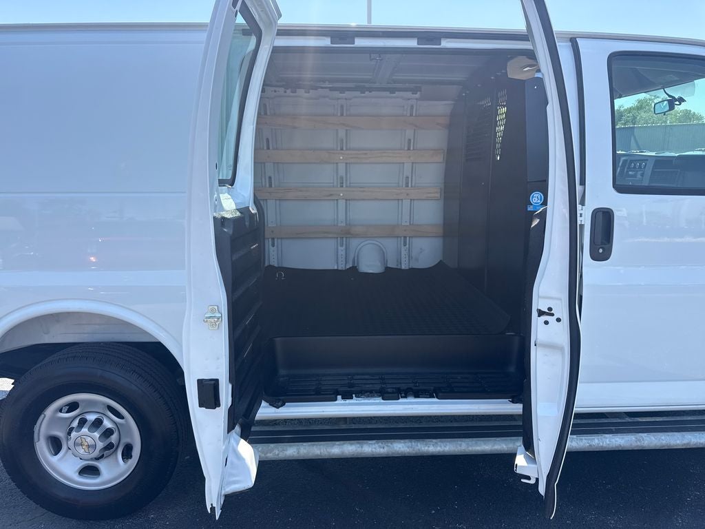2025 Chevrolet Express 2500 Work Van Cargo