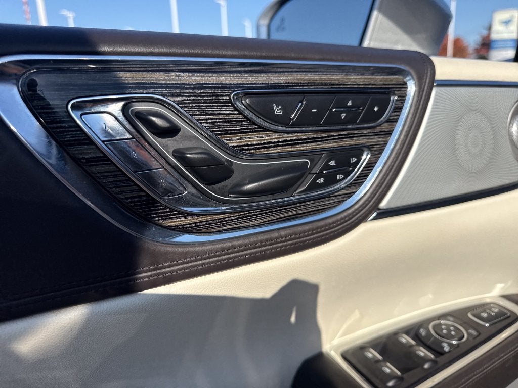 2017 Lincoln Continental Black Label