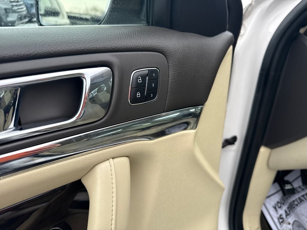 2014 Lincoln MKS Base