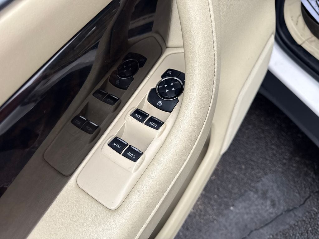 2014 Lincoln MKS Base