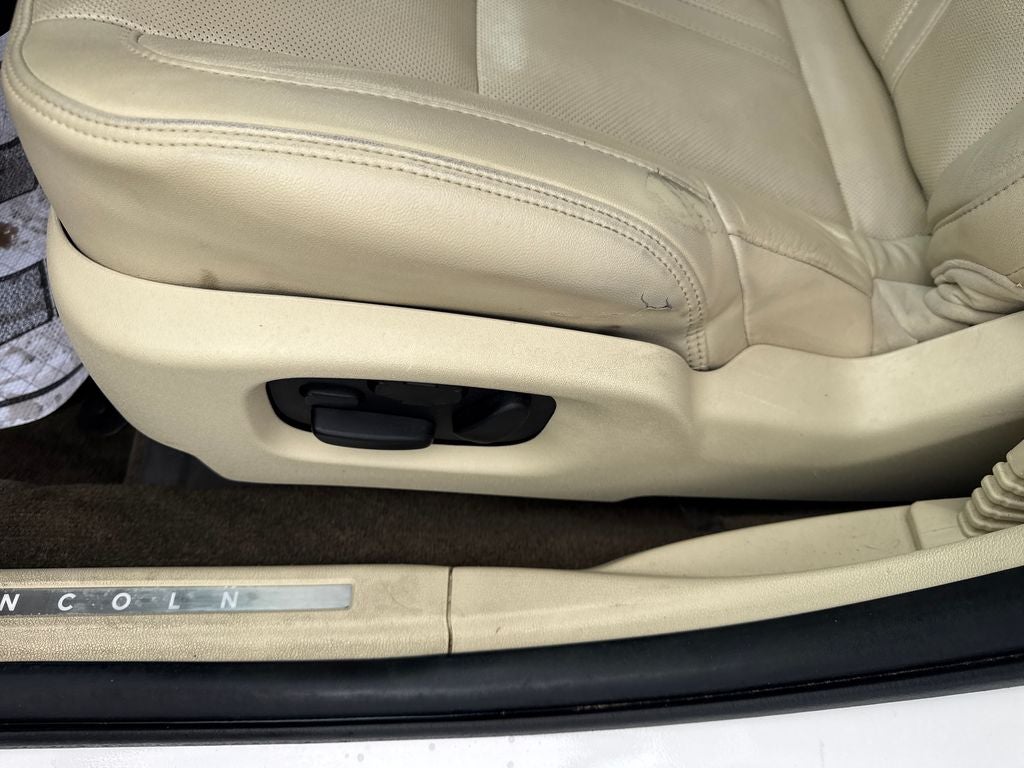 2014 Lincoln MKS Base