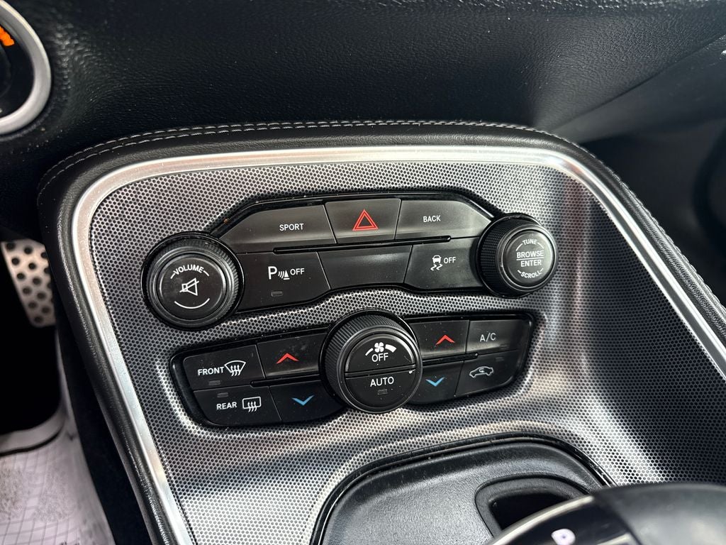 2015 Dodge Challenger SXT