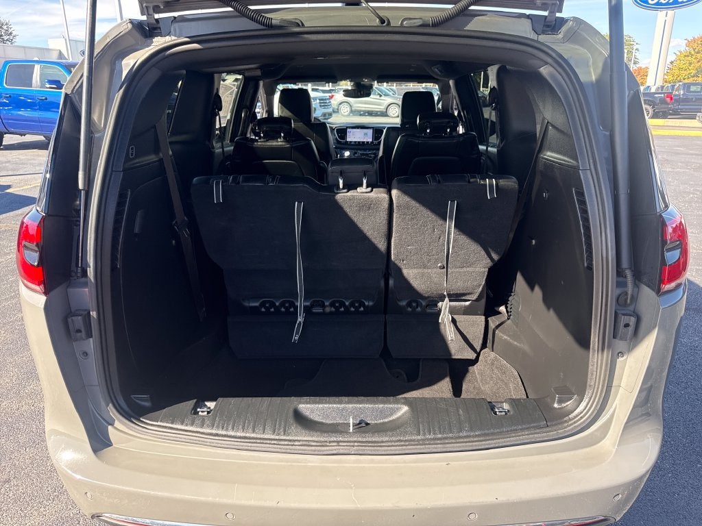 2025 Chrysler Pacifica Select