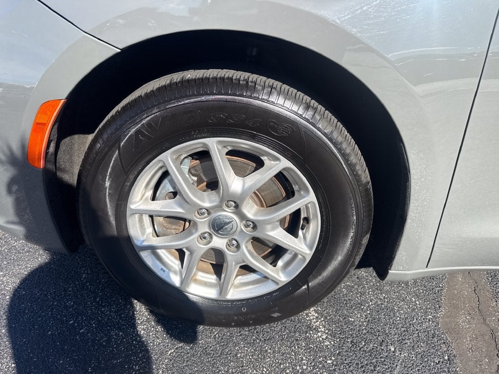 2025 Chrysler Pacifica Select