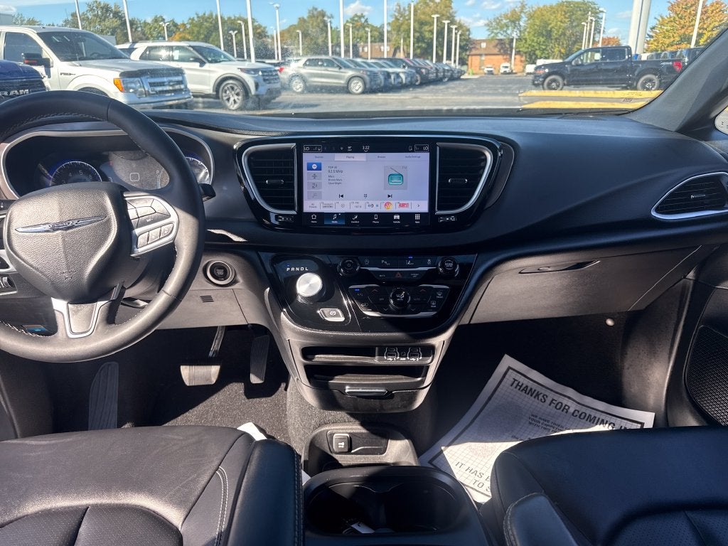 2025 Chrysler Pacifica Select