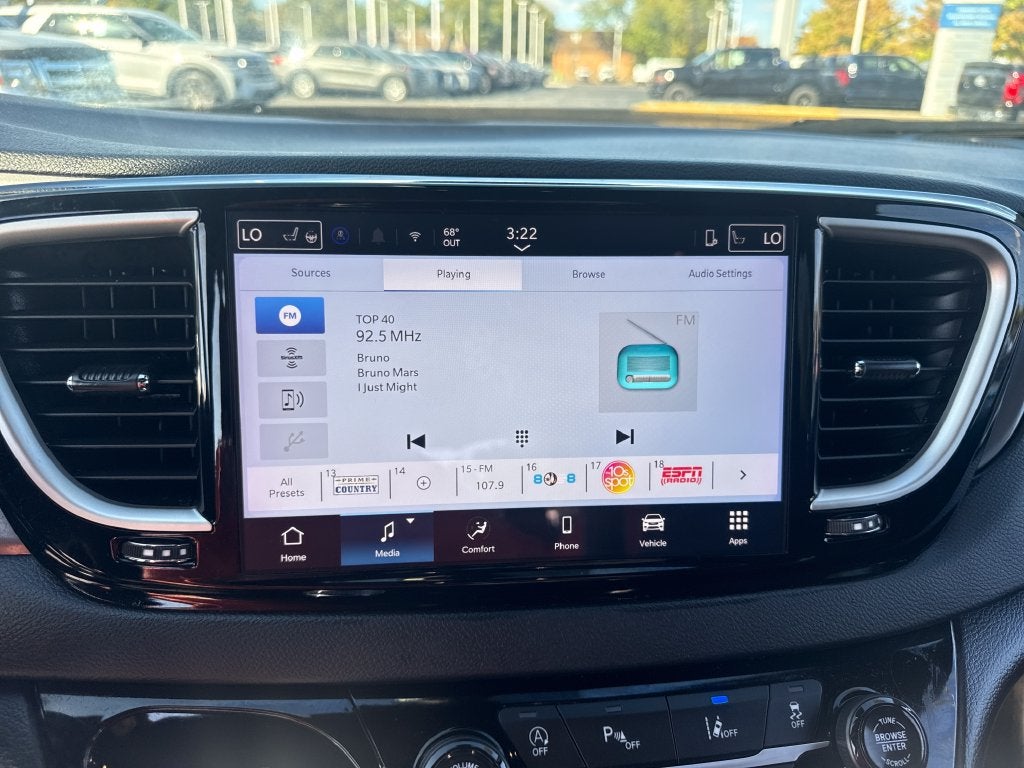 2025 Chrysler Pacifica Select