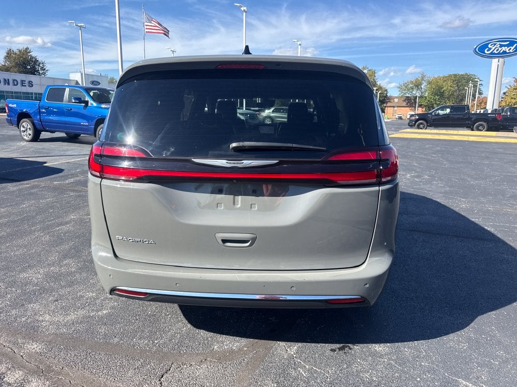 2025 Chrysler Pacifica Select