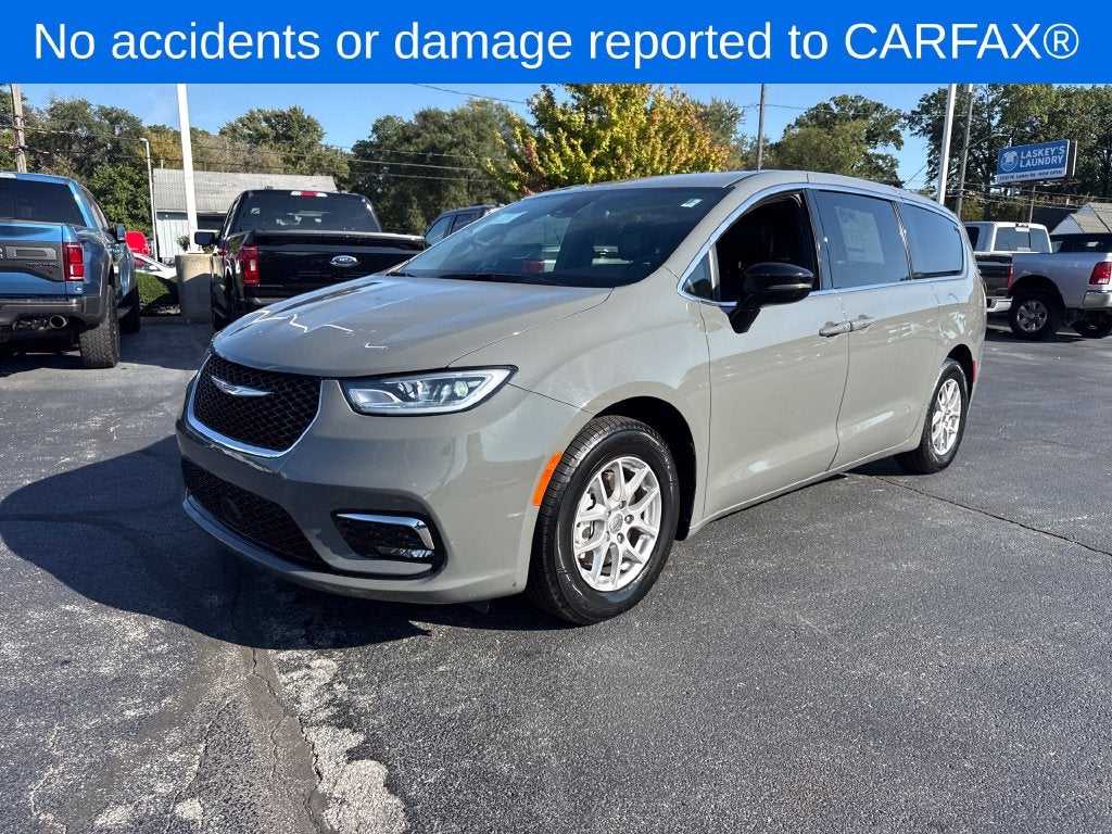 2025 Chrysler Pacifica Select