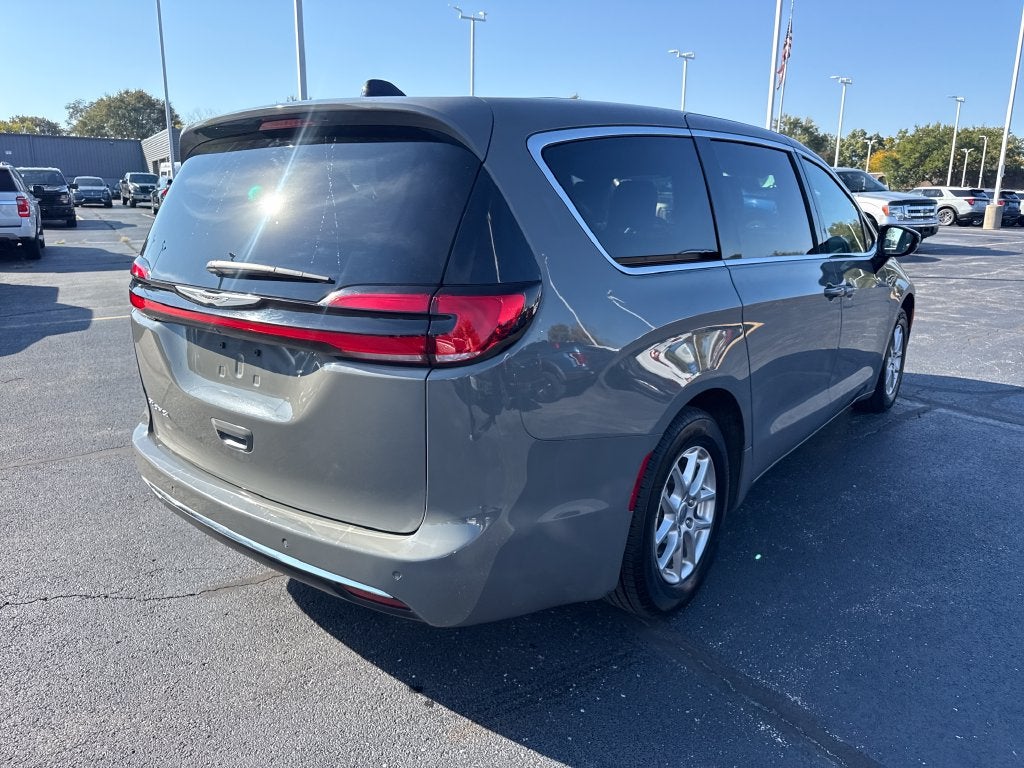2025 Chrysler Pacifica Select