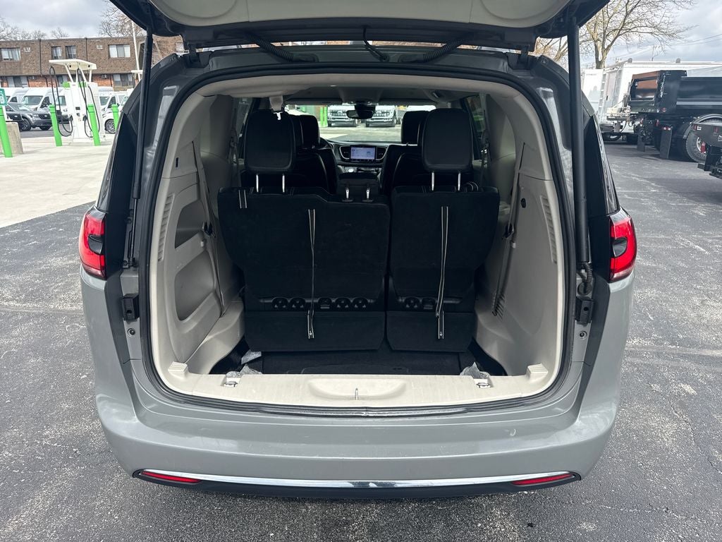 2022 Chrysler Pacifica Touring L