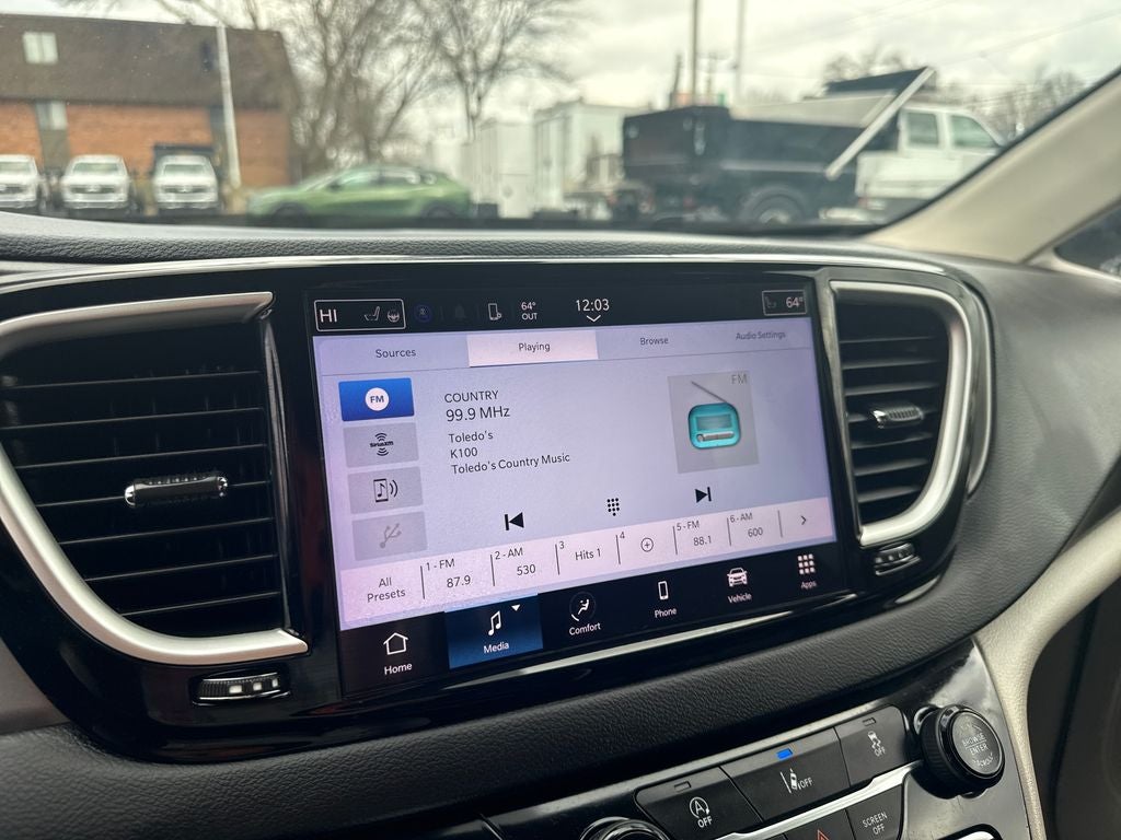 2022 Chrysler Pacifica Touring L