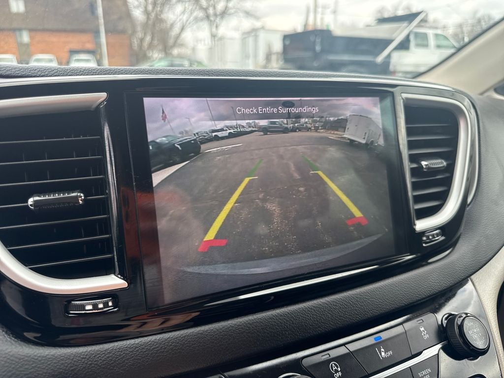 2022 Chrysler Pacifica Touring L