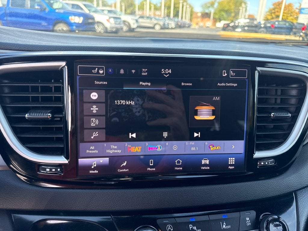 2025 Chrysler Pacifica Select