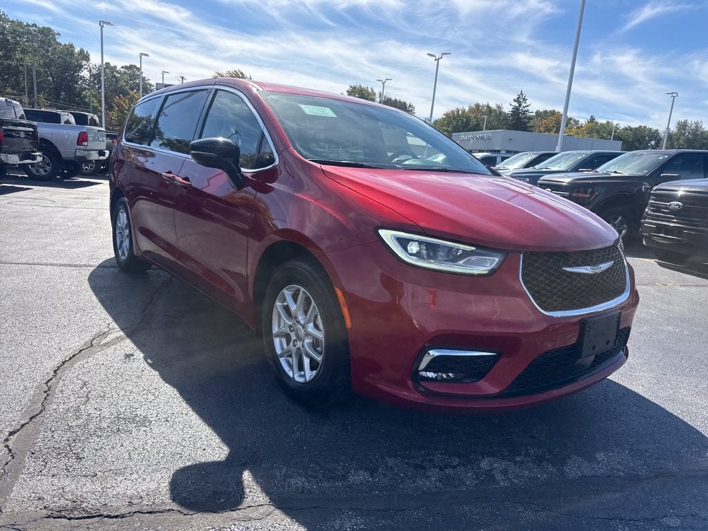 2025 Chrysler Pacifica Select