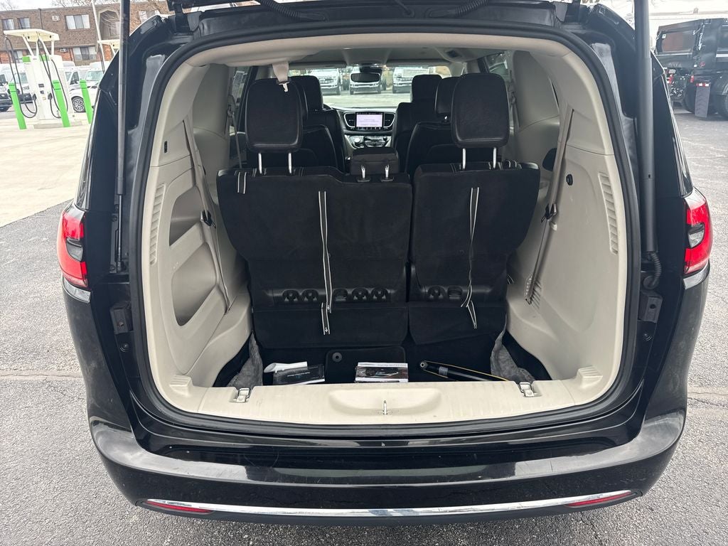 2022 Chrysler Pacifica Touring L