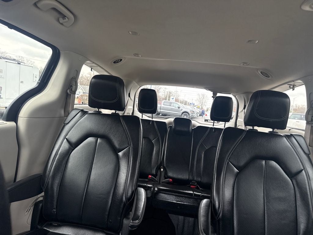 2022 Chrysler Pacifica Touring L