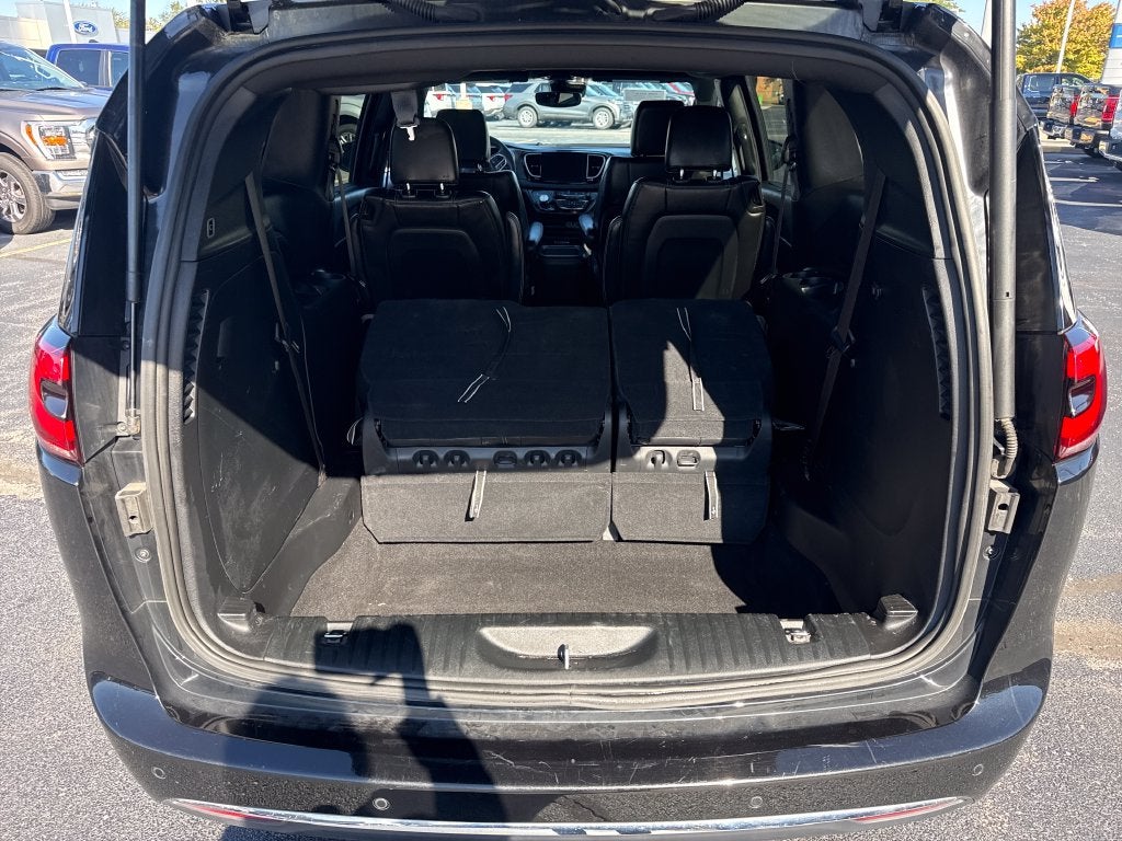 2025 Chrysler Pacifica Select