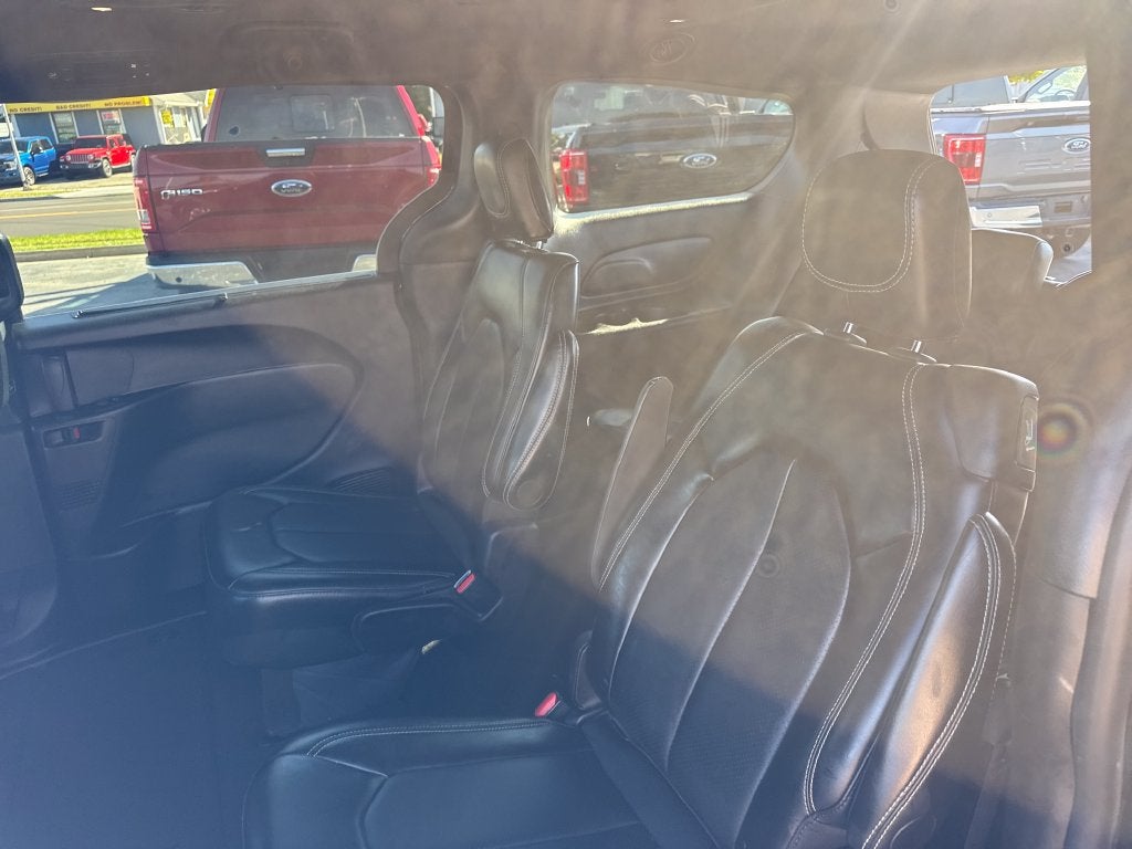 2025 Chrysler Pacifica Select