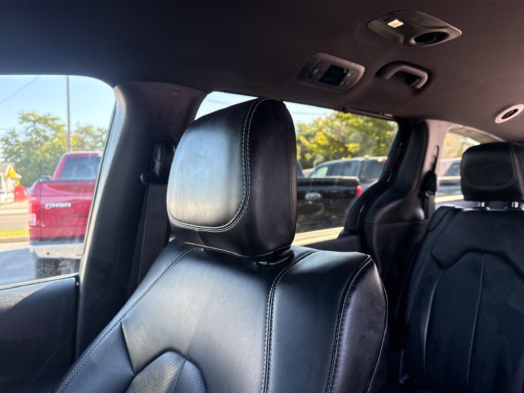 2025 Chrysler Pacifica Select