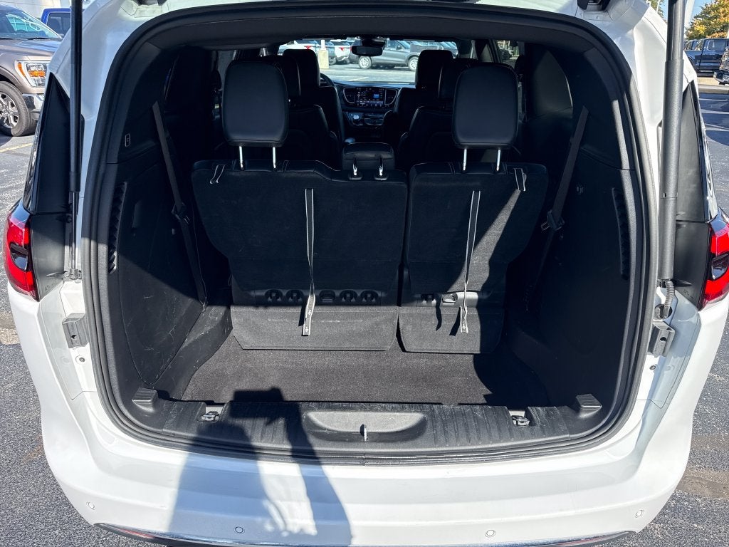 2025 Chrysler Pacifica Select